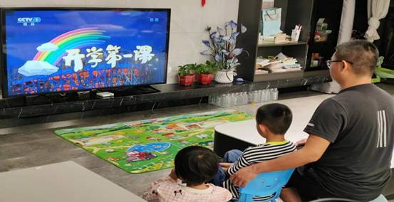 觀看開學第一課 鹿城云蔭寺小學 小學